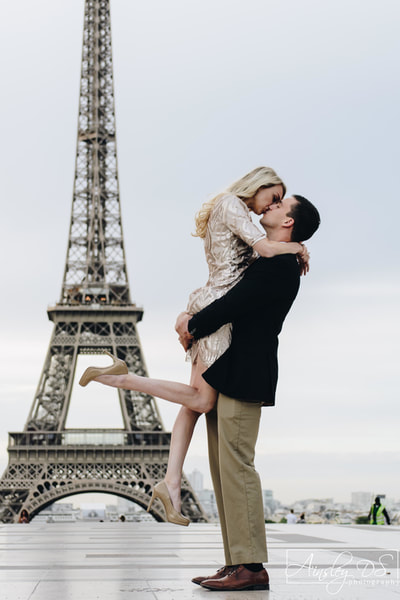 The Louvre, Engagement photoshoot in Paris with Ainsley Ds photography, Paris photographer. 