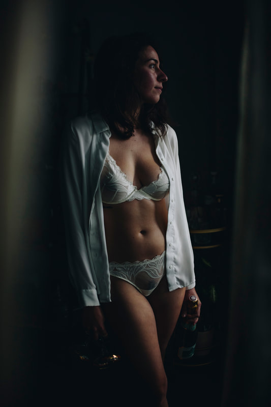 Auckland empowerment portrait and boudoir photographer in New Zealand. Book your own lingerie photoshoot now. 