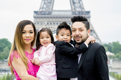 Family photoshoot in Paris with Ainsley Ds photography, Paris photographer. 