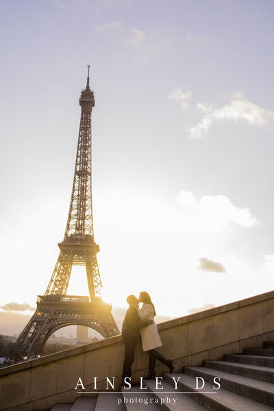 Engagement, couple portrait photoshoot in Paris with Ainsley Ds photography, Paris photographer. 