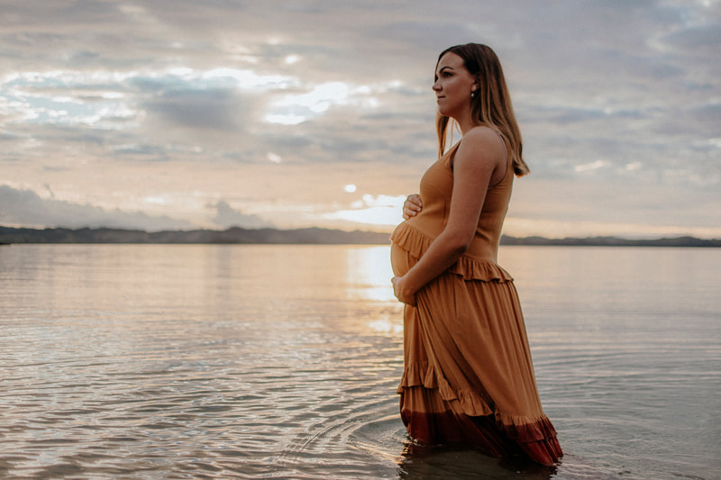 sunset maternity photographer session auckland new zealand 