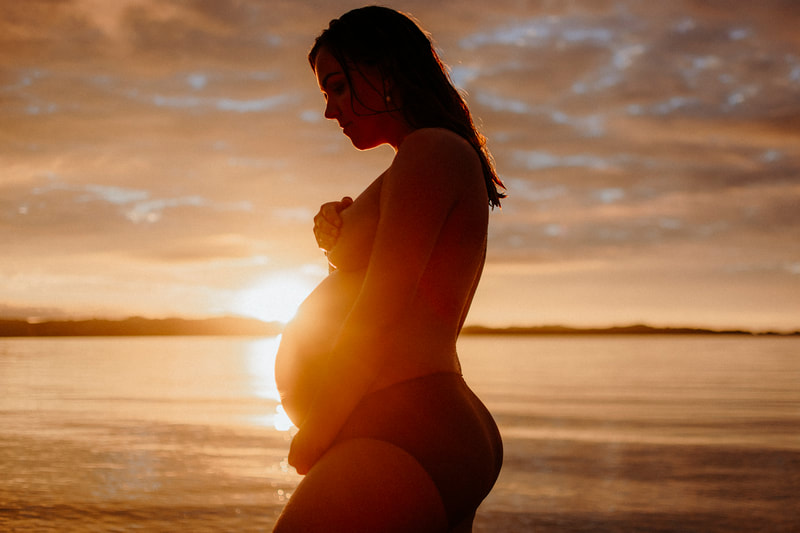 Auckland maternity photo session by local photographer Ainsley DS
