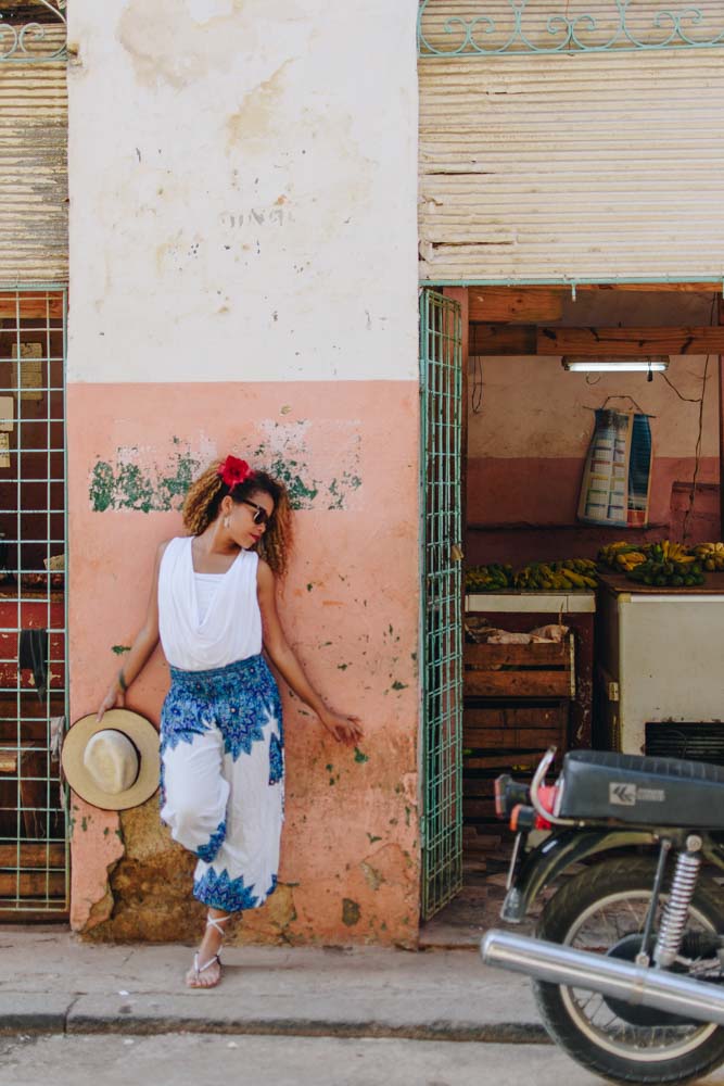 Cuba, Havana, street photography by New Zealand portrait and travel photographer Ainsley DS 