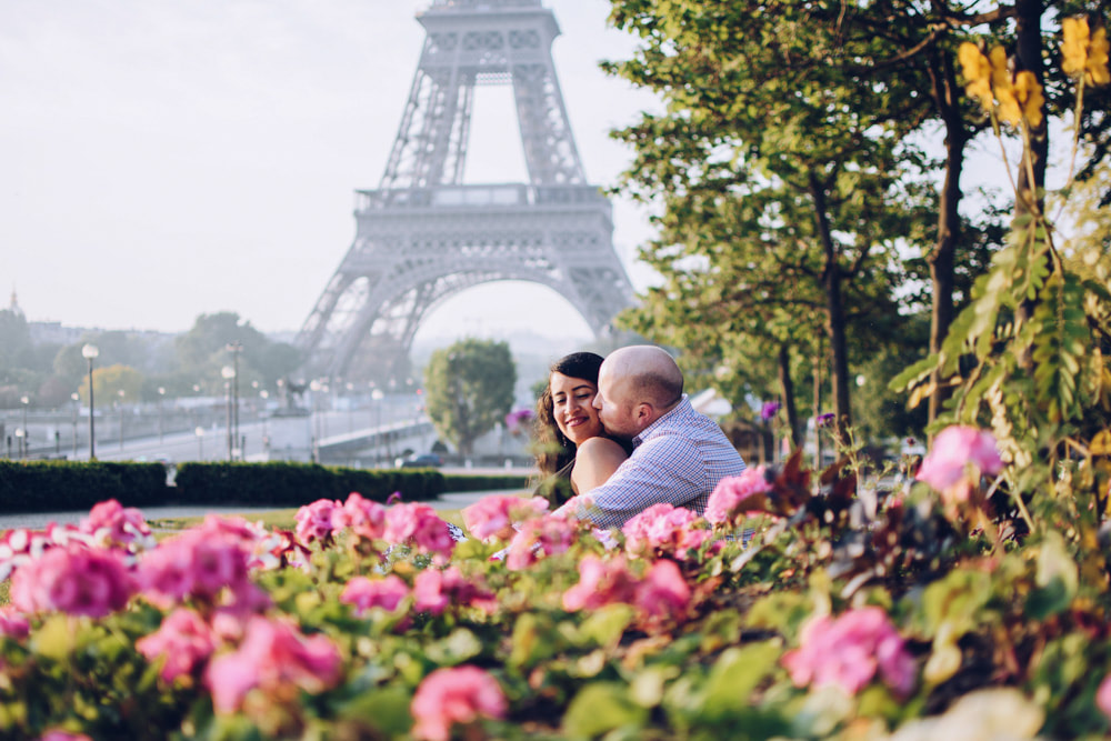 Lovers in Paris, romantic portrait session by NZ photographer Ainsley DS