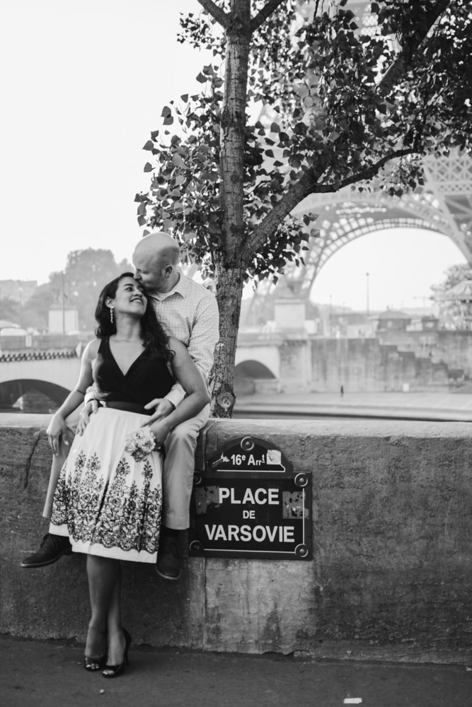 Black and white romantic photoshoot for couples in Paris. By auckland, New Zealand photographer Ainsley DS