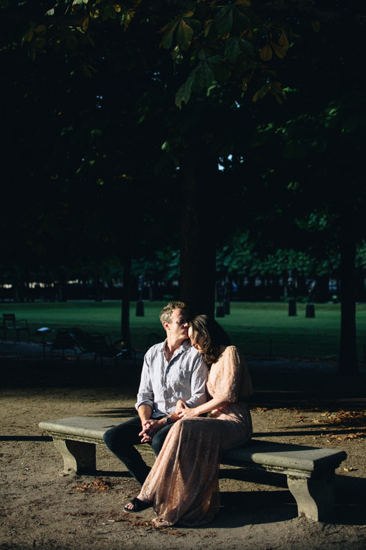 Romantic couples engagement and wedding photographer in Auckland and Paris.