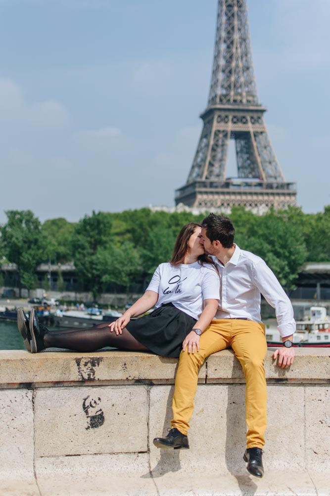 Kissing under the Eiffel Tower, Paris. Auckland, New Zealand couples photographer. 