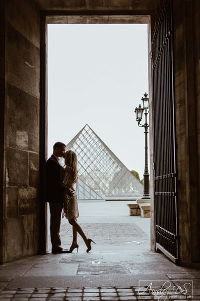 The Louvre, Engagement photoshoot in Paris with Ainsley Ds photography, Paris photographer. 