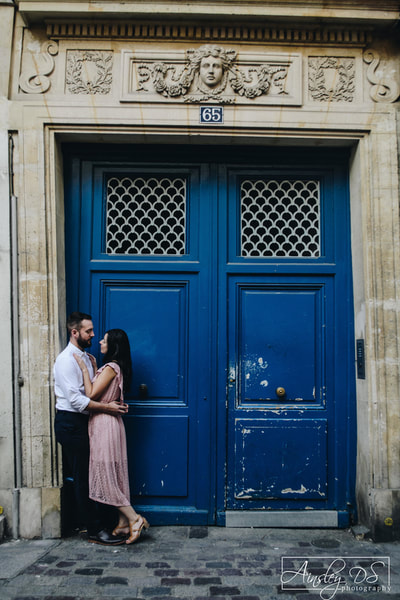 Engagement photoshoot in Paris with Ainsley Ds photography, Paris photographer. 