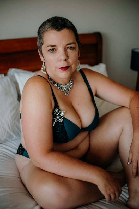 Lingerie and boudoir photoshoot for men and women of all shapes and sizes. LGBT friendly NZ female photographer. Book your photoshoot now!
